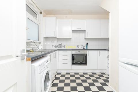 3 bedroom flat to rent, Ellsworth Street, London E2