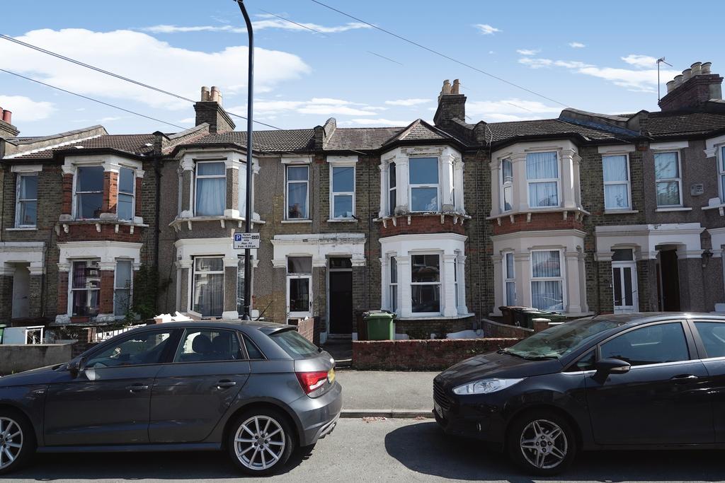 Claude Road, Leyton 1 bed flat to rent £1,500 pcm (£346 pw)