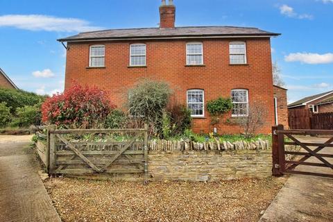 3 bedroom cottage to rent, Maismore, Gloucester GL2