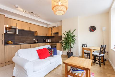 2 bedroom apartment to rent, St Leonards Road