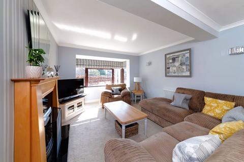 4 bedroom detached house for sale, Colesbourne Road, Banbury OX15