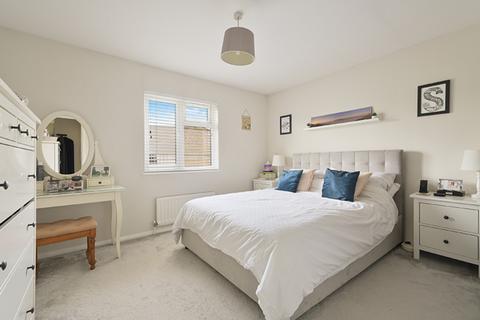 2 bedroom flat for sale, St. James' Road, Surbiton KT6