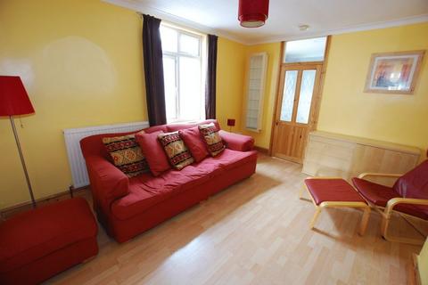3 bedroom maisonette to rent, Southmead Road, Bristol BS10