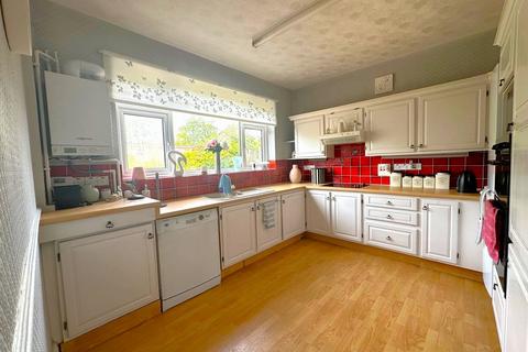 4 bedroom detached bungalow for sale, Broomstick Hall Road, Waltham Abbey