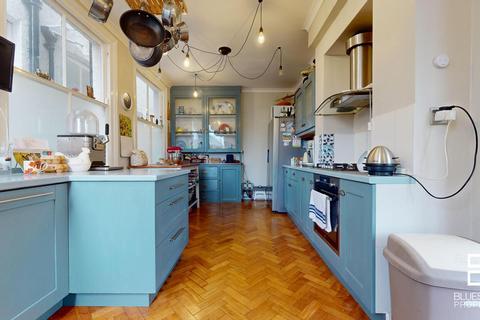 4 bedroom semi-detached house to rent, Braxted Park, Streatham