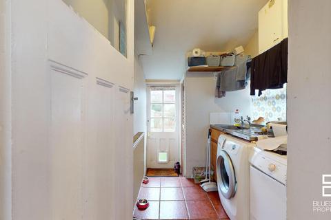 4 bedroom semi-detached house to rent, Braxted Park, Streatham