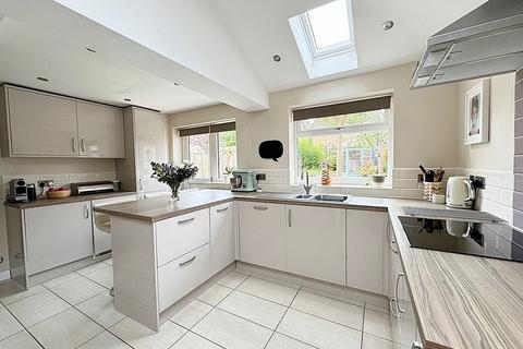 21 Beech Drive, Kenilworth, CV8 2JQ