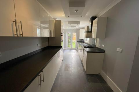 6 bedroom house to rent, Bramley Close, Walthamstow, London