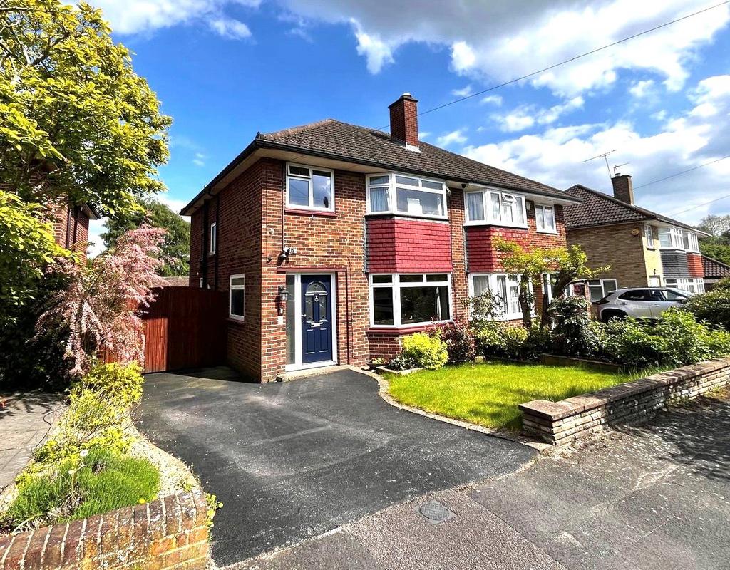 Blunden Road, Farnborough, Hampshire... 3 bed semi-detached house for ...