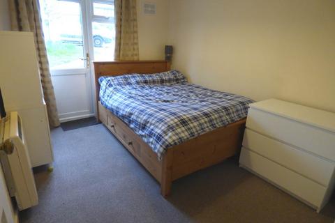 2 bedroom flat to rent, Knights Court, Keyford, Frome