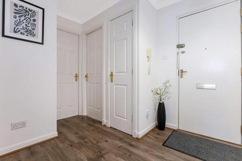 2 bedroom flat for sale, Lees Court, Coatbridge, ML5 4NT