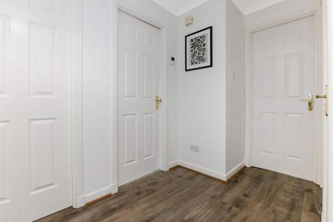 31 Lees Court, Coatbridge, ML5 4NT