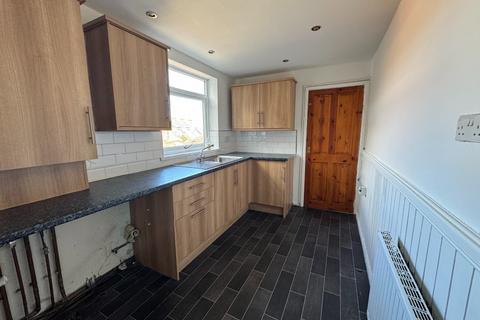 3 bedroom flat to rent, Frobisher Street, Hebburn.  NE31 2XB