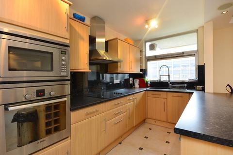 2 bedroom flat to rent, Upper Ground, Waterloo, London, SE1