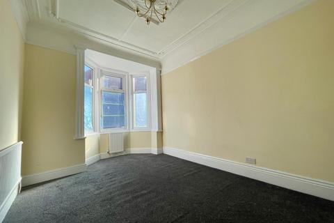 3 bedroom ground floor flat to rent, Armstrong Terrace, South Shields NE33