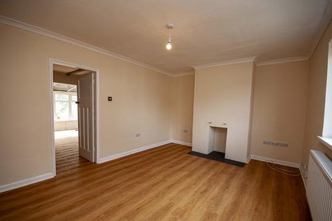 3 bedroom semi-detached house to rent, 45 Hillside Road Crayford Kent DA1 3NT
