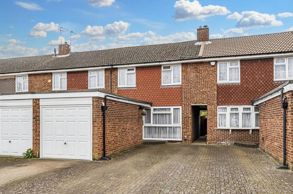 Southmead Crescent, Cheshunt EN8 3 bed terraced house for sale £450,000