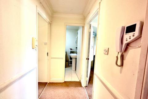 2 bedroom flat to rent, Queen's Gate, London. SW7
