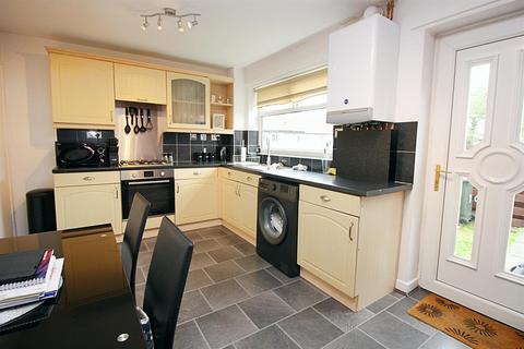 2 bedroom terraced house to rent, Bells Close, Newcastle upon Tyne NE15