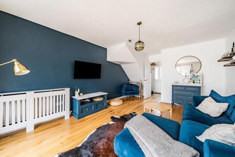 2 Church View, Yateley, GU46 7TW