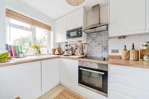 2 Church View, Yateley, GU46 7TW