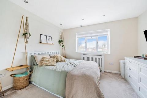 2 Church View, Yateley, GU46 7TW