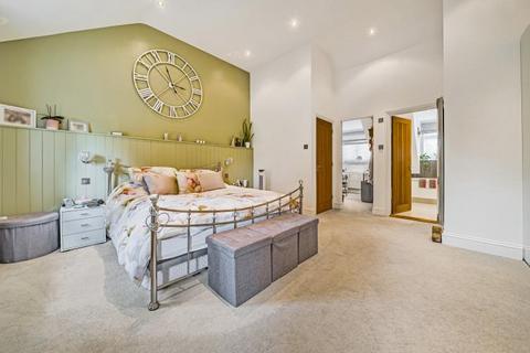 3 Crosby Gardens, Yateley, GU46 7RT