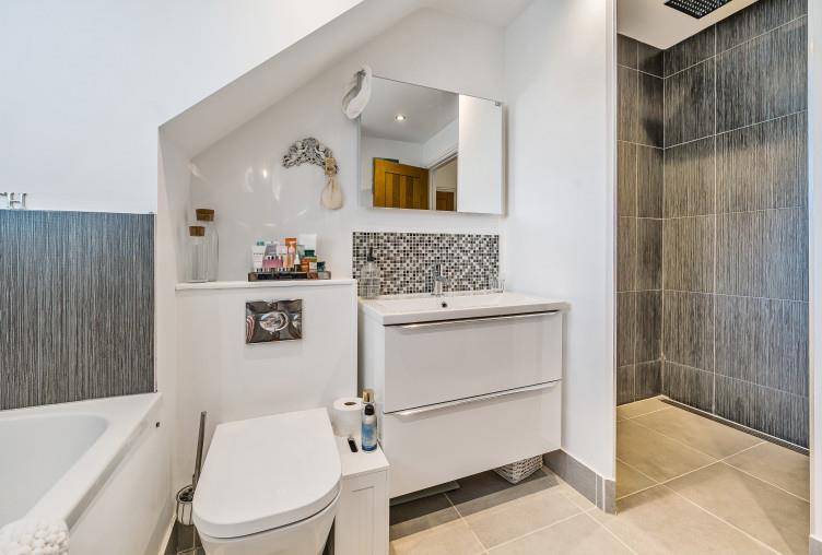 Ensuite