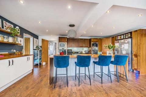 3 Crosby Gardens, Yateley, GU46 7RT