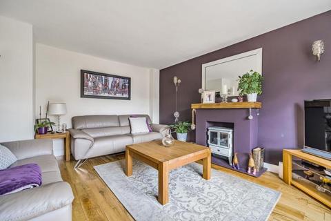 3 Crosby Gardens, Yateley, GU46 7RT