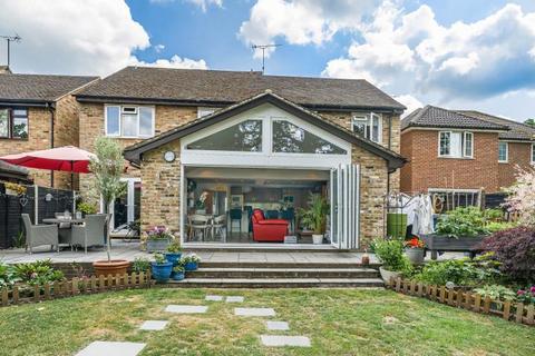 3 Crosby Gardens, Yateley, GU46 7RT
