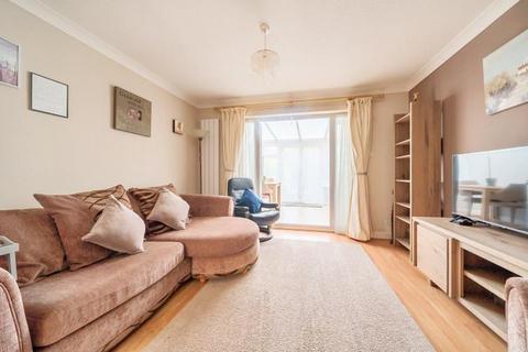 15 Barn Field, Yateley, GU46 6HZ