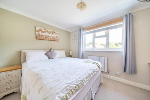 15 Barn Field, Yateley, GU46 6HZ
