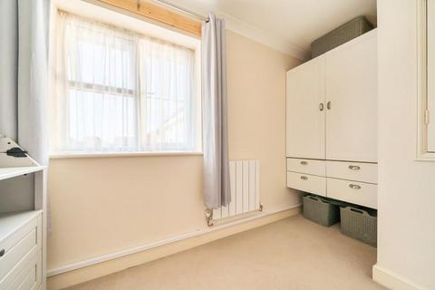 15 Barn Field, Yateley, GU46 6HZ