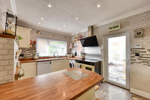 3 bedroom detached bungalow for sale, Nottingham Road, Burton Joyce