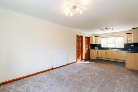 2 bedroom flat to rent, South Drive, Wakefield WF2