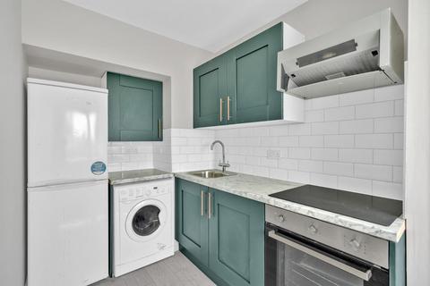 2 bedroom flat to rent, Geffrye Court, Hackney, London