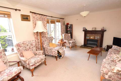 15 Edwin Avenue, Guiseley, Leeds, LS20 8QJ