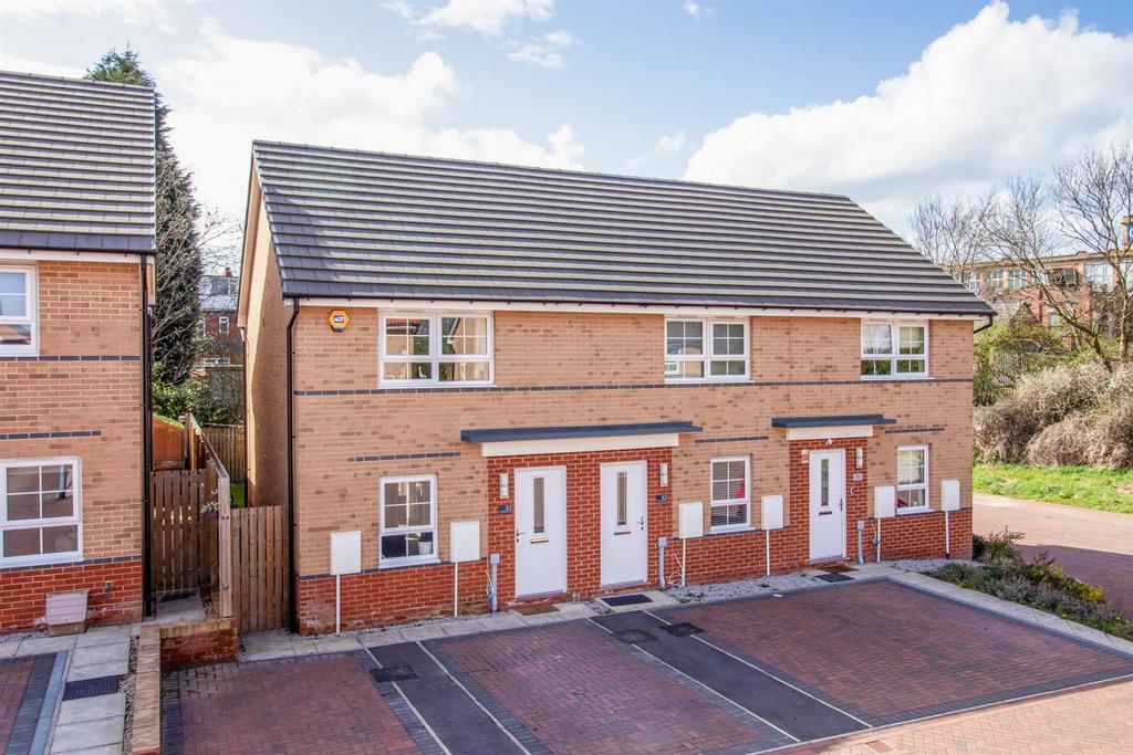St Michaels Drive, East Ardsley WF3 2 bed terraced house for sale £