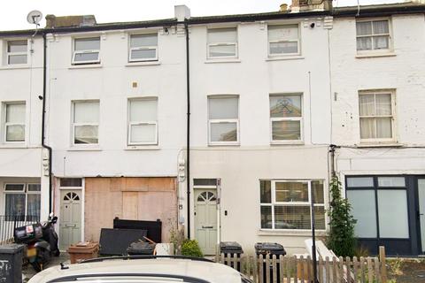 3 bedroom flat to rent, Catford Hill, London