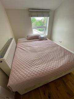 3 bedroom flat to rent, Catford Hill, London