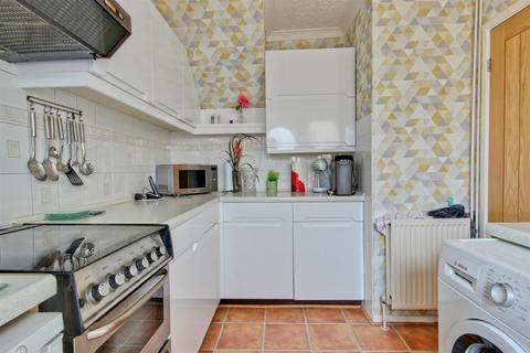 3 bedroom terraced house for sale, Wymersley Road, Hull