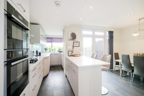 4 bedroom house for sale, Waltham Way, Chingford