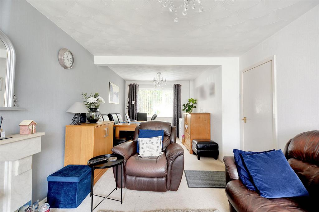 Lounge/Dining Room