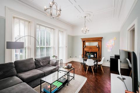 2 bedroom apartment for sale, Kingsley Grange, The Rise, Snaresbrook