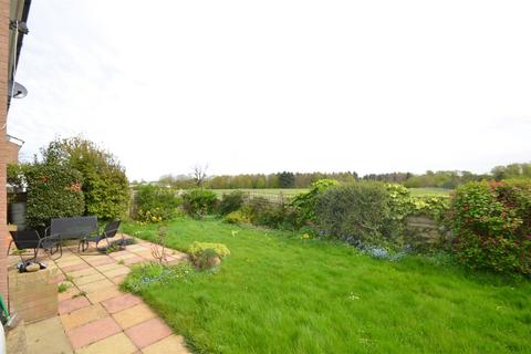 15 Oak Drive, Henlow, SG16 6BX