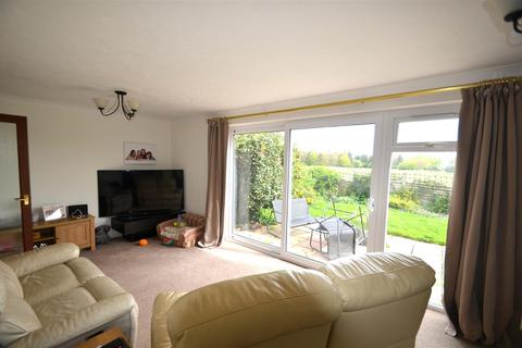 15 Oak Drive, Henlow, SG16 6BX