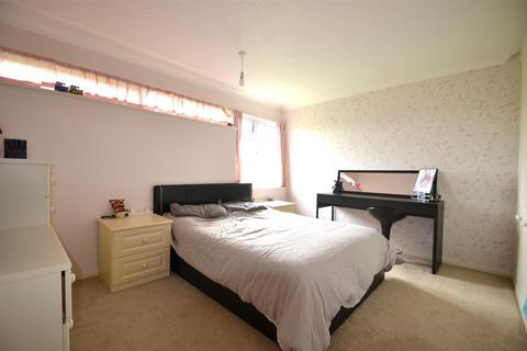 15 Oak Drive, Henlow, SG16 6BX