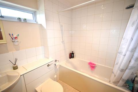 15 Oak Drive, Henlow, SG16 6BX