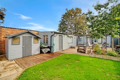 1a Orchard Way, Ashford, TW15 3AU